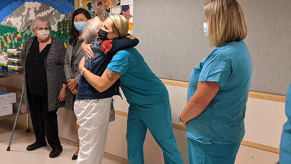 미국에서 가장 나이 많은 현직 간호사로 알려진 플로렌스 리그니가 96세 나이로 은퇴했다. [사진=멀티케어 타코마 종합병원]