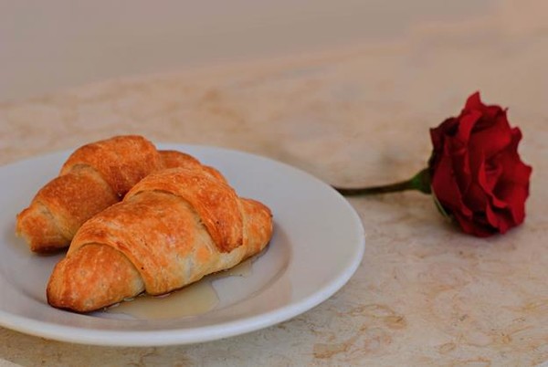 (여성운동의 상징인 빵과 장미. (pixabay)