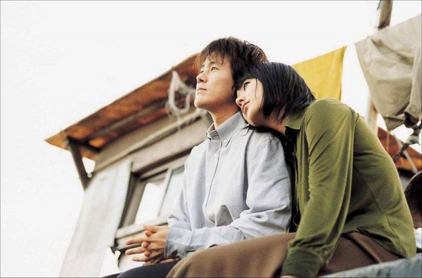 2002년 유하 감독이 만든 영화 '결혼은 미친 짓이다' 한 장면. "애인, 아내 어떤 걸로 할까" 라는 대사가 나온다
