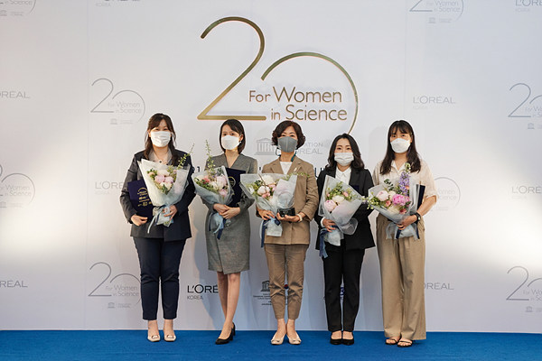 2021년에 진행된 제 20회 한국 로레알-유네스코 여성과학자상 수상자들. (로레알)