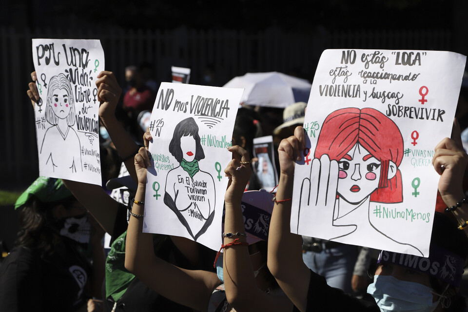 2021년 11월 엘살바도르 여성살해 범죄 엄벌 시위. (연합뉴스)