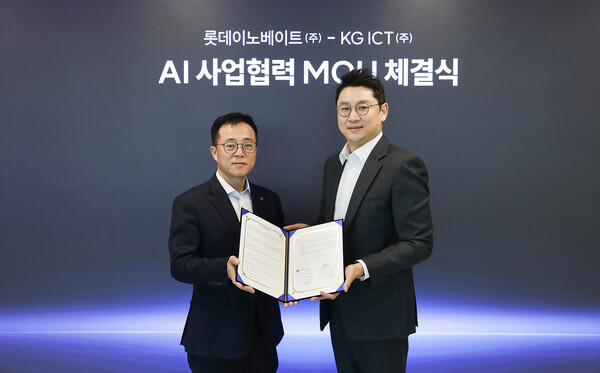 고두영 롯데이노베이트 대표(왼쪽)와 (이상준 KG ICT 이상준 대표가 AI 기술 개발을 위한 업무협약(MOU)을 체결했다.(롯데이노베이트)
