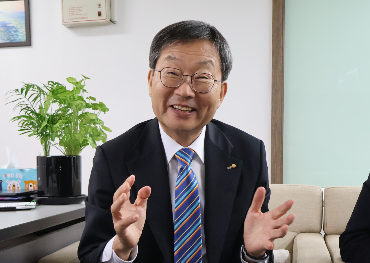 지난 6일 참행복나눔운동 본부를 방문한 정진택 전 고려대 총장 (사진=참행복나눔운동)