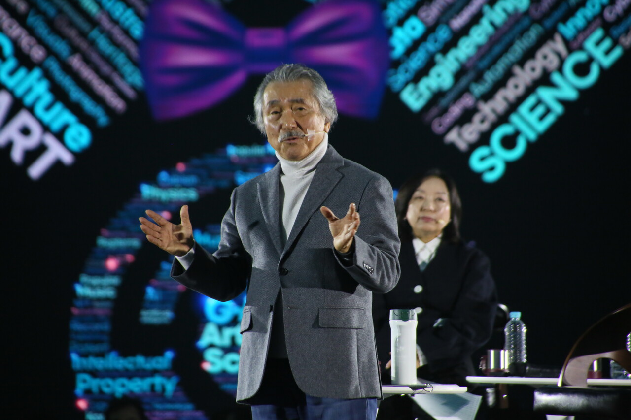 백남준이 그랬듯이, 예술가는 미래를 이끄는 예언가” < G아티언스 < 기사본문 - 우먼타임스